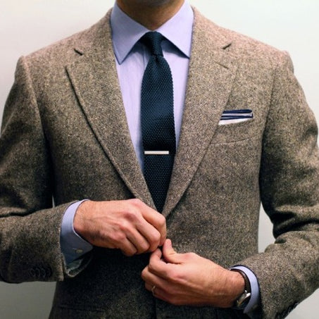 How to wear a tie bar?